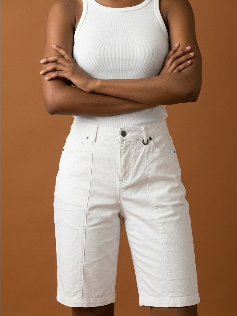 Simon Chang White Bermuda Shorts - High-Rise Casual Streetwear Size 8